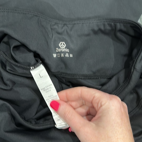 Wide leg athletic pants size large - Picture 4 of 4